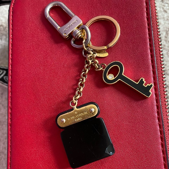 ❤️🖤 send offer❤️🖤LV  key chain / bag charm - Picture 8 of 9